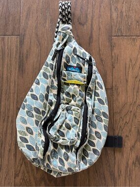 Kavu Rope Sling Bag Blue Leaves Pattern